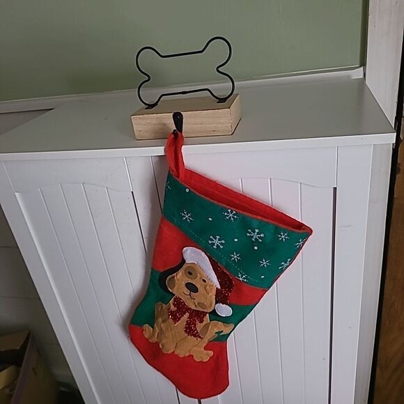 Pet Stocking and Hangar - Picture 1 of 9